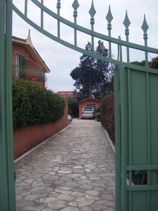 Giusy Bed And Breakfast Marina Di Carrara Eksteriør bilde
